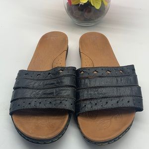 Born Black Leather Slip on Slide Sandal Sz 9